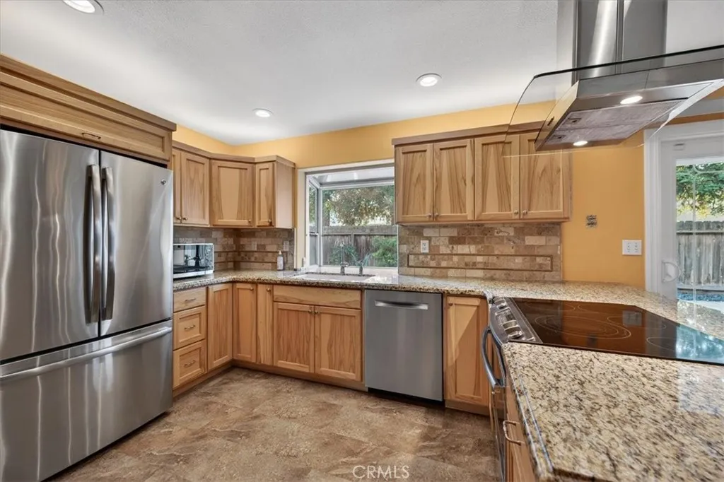 1881 E Frederick, Fresno, California 93720 home-pic-5