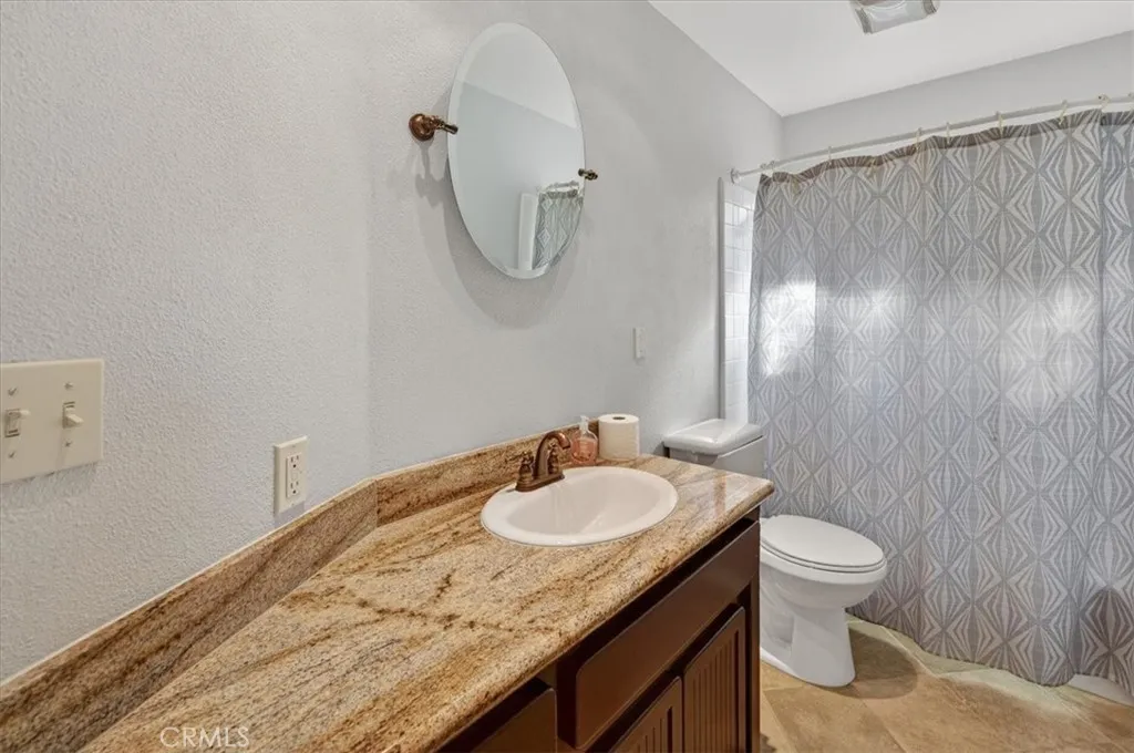 1881 E Frederick, Fresno, California 93720 home-pic-29