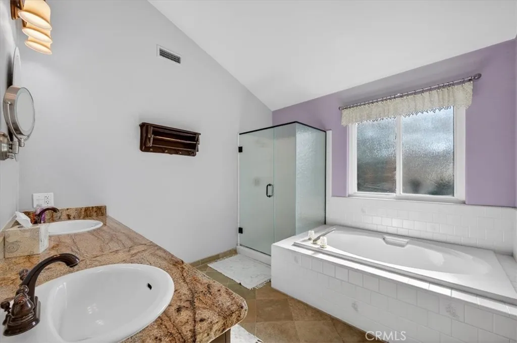 1881 E Frederick, Fresno, California 93720 home-pic-23