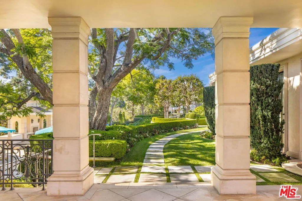 400 St Cloud Road, Los Angeles, California 90077 home-pic-11