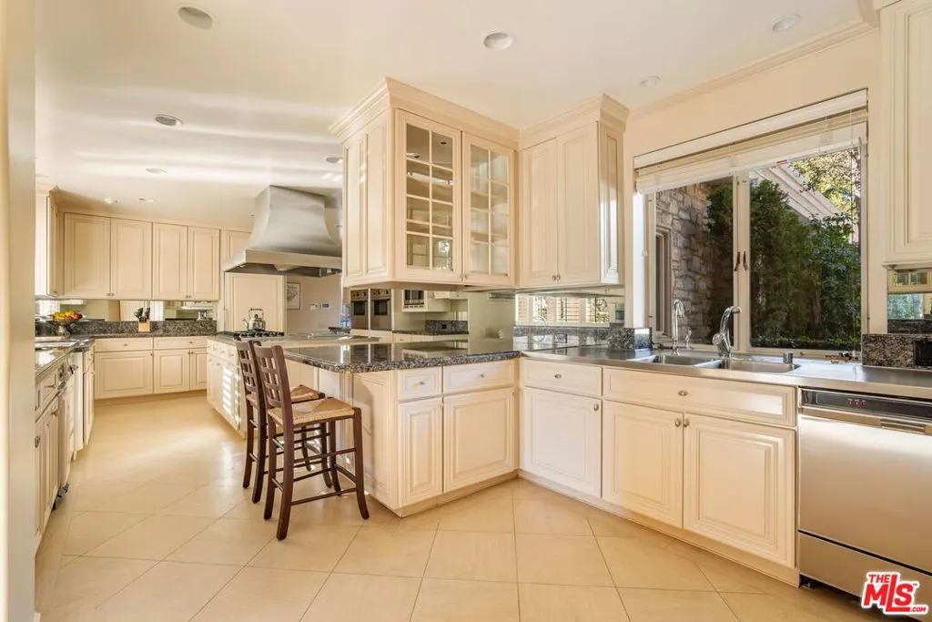 400 St Cloud Road, Los Angeles, California 90077 home-pic-18