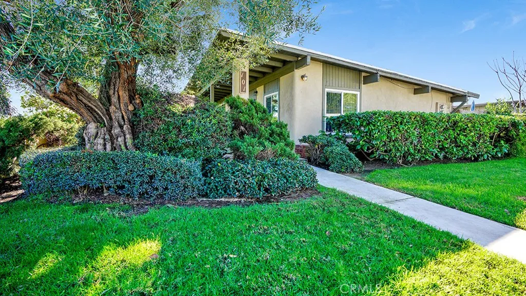 101 Clearbrook Lane, Costa Mesa, California 92626 home-pic-1