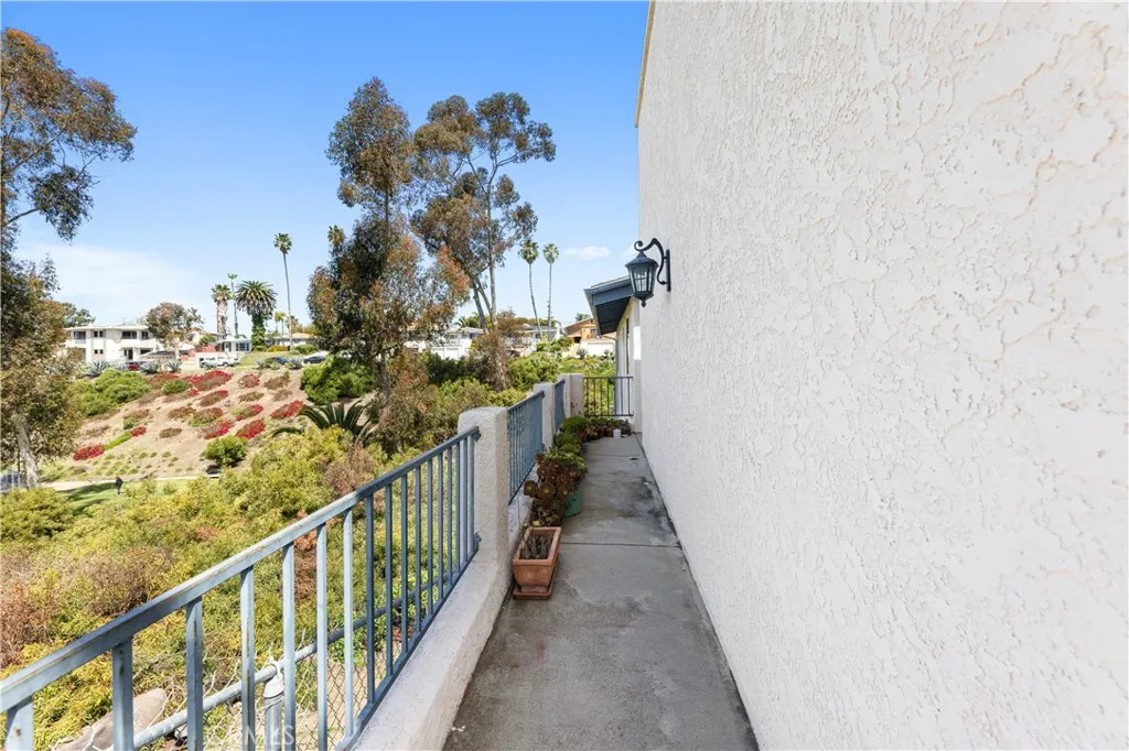 121 La Ronda, San Clemente, California 92672 home-pic-4