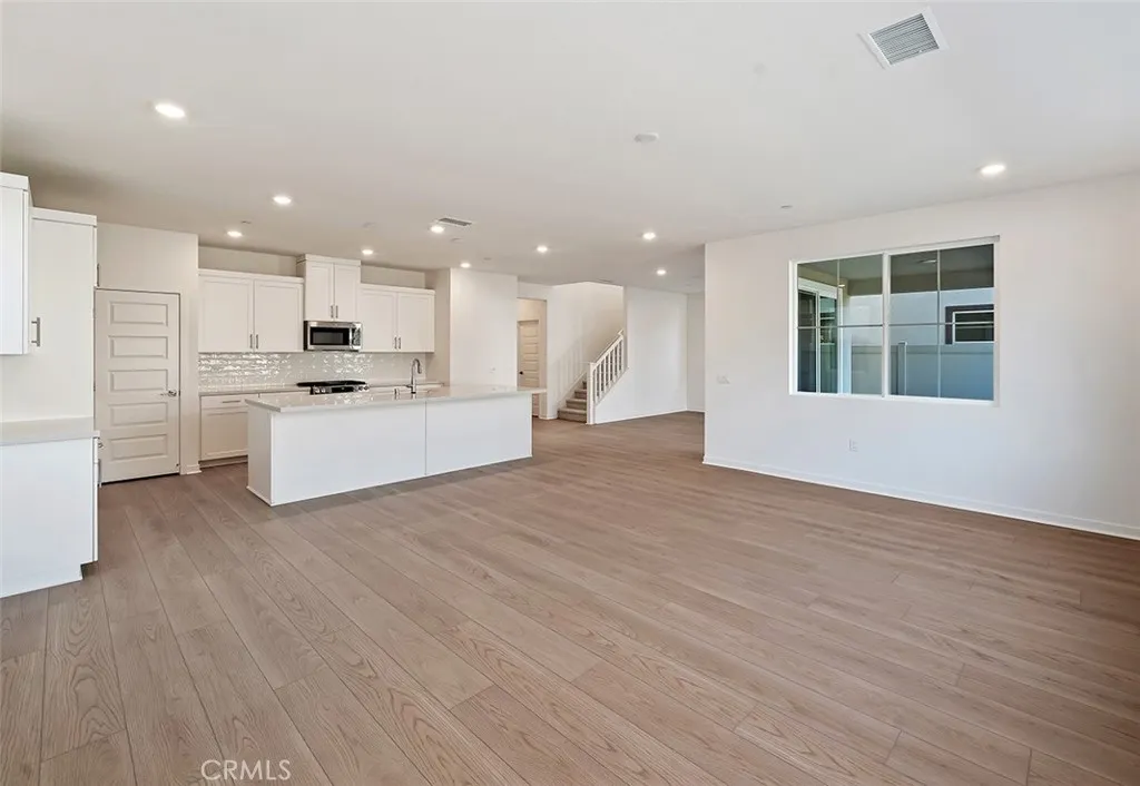 3813 Crossen Drive, Corona, California 92883 home-pic-4