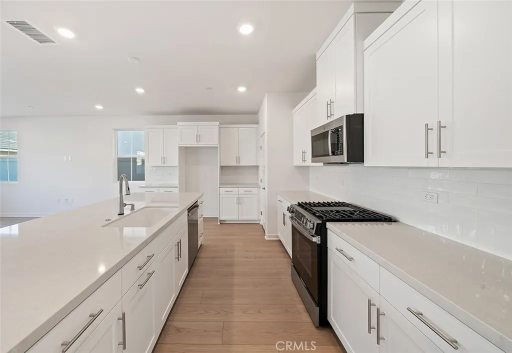 3813 Crossen Drive, Corona, California 92883 home-pic-2