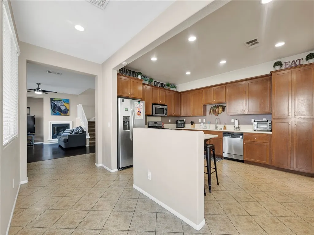 28040 Catherine, Canyon Country, California 91351 home-pic-16