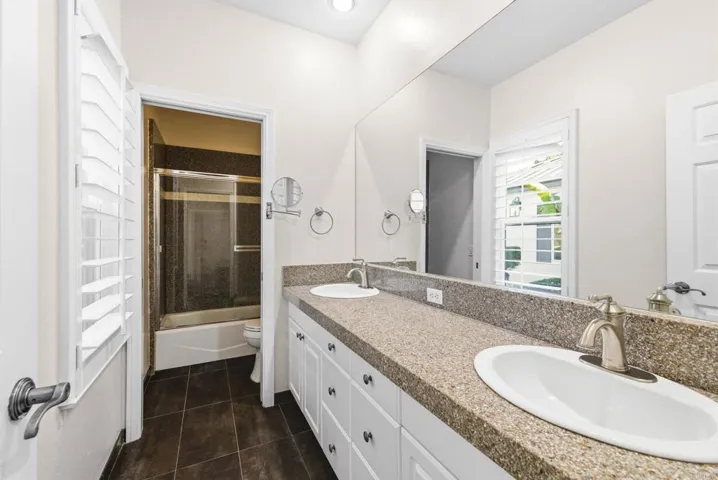 Hallway Full Bathroom