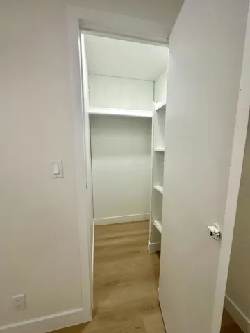 054 GUEST BEDROOM CLOSET