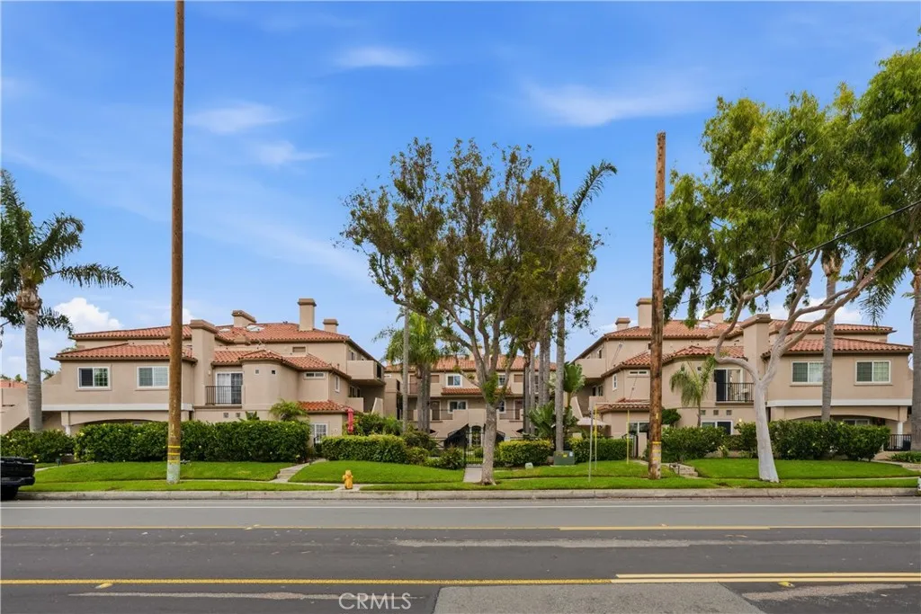 626 38 Lake 38, Huntington Beach, California 92648 home-pic-1