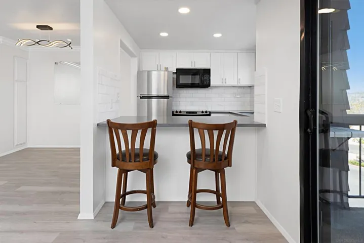 KITCHEN FROM BARTOP