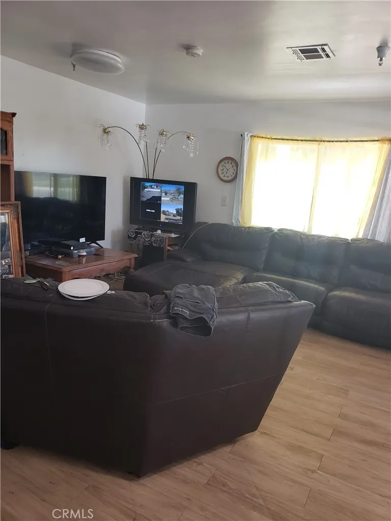 397 E Main, San Jacinto, California 92583 home-pic-6