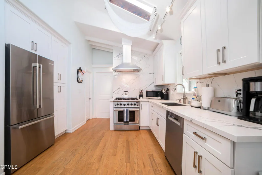 214 Pearl Street, Redondo Beach, California 90277 home-pic-14