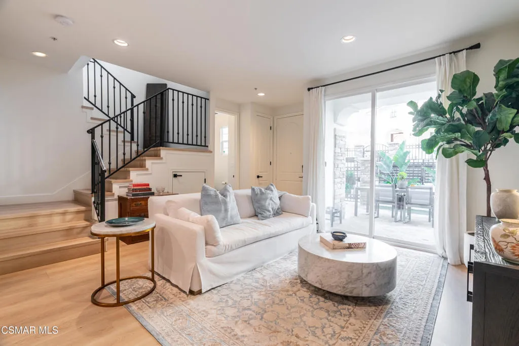 1176 Vista Canyon Lane 21, Newbury Park, California 91320 home-pic-1