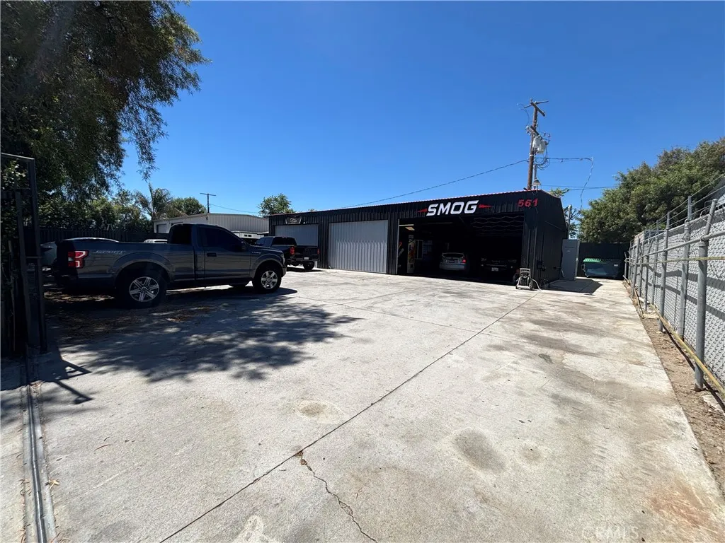 561 N Palm