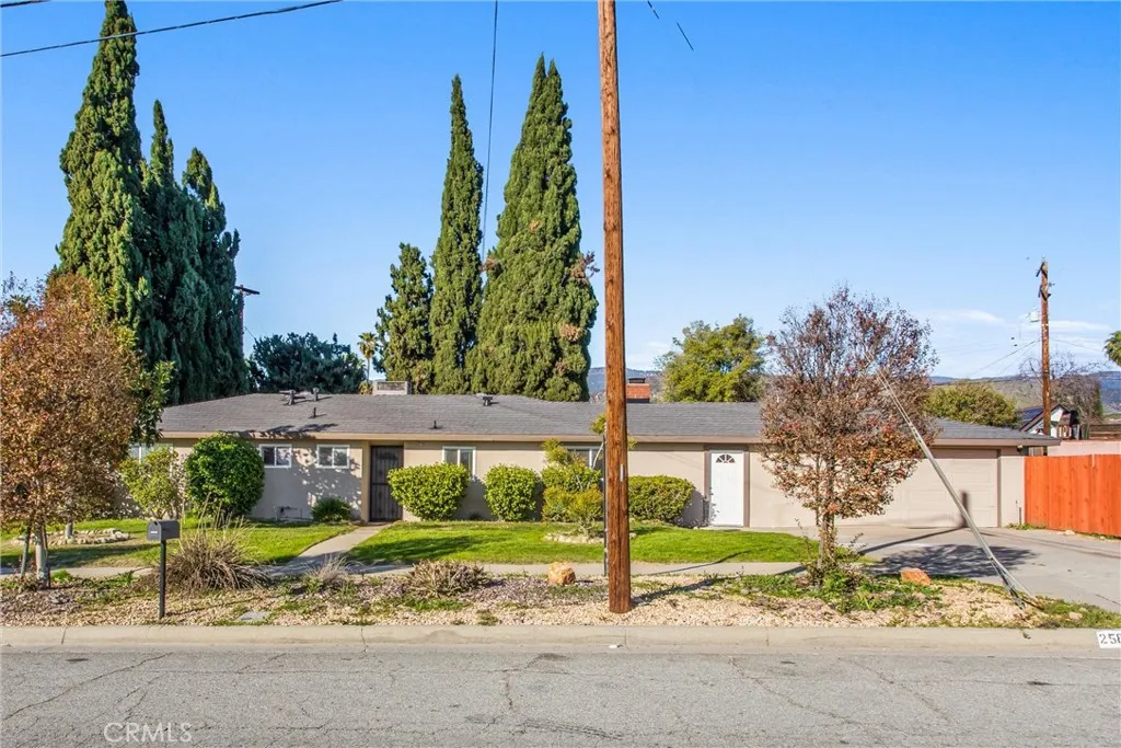 25820 Date Street E, San Bernardino, California 92404 home-pic-5