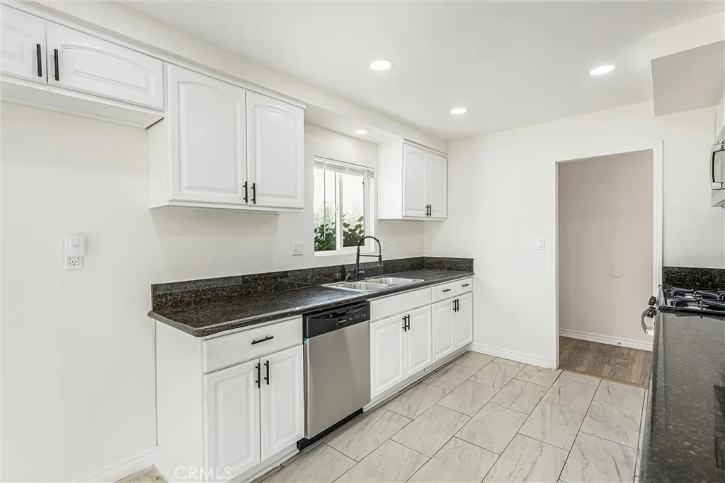 25820 Date Street E, San Bernardino, California 92404 home-pic-14