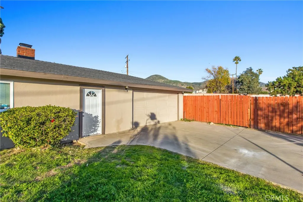 25820 Date Street E, San Bernardino, California 92404 home-pic-33