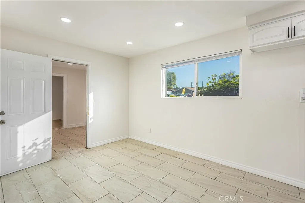 25820 Date Street E, San Bernardino, California 92404 home-pic-10