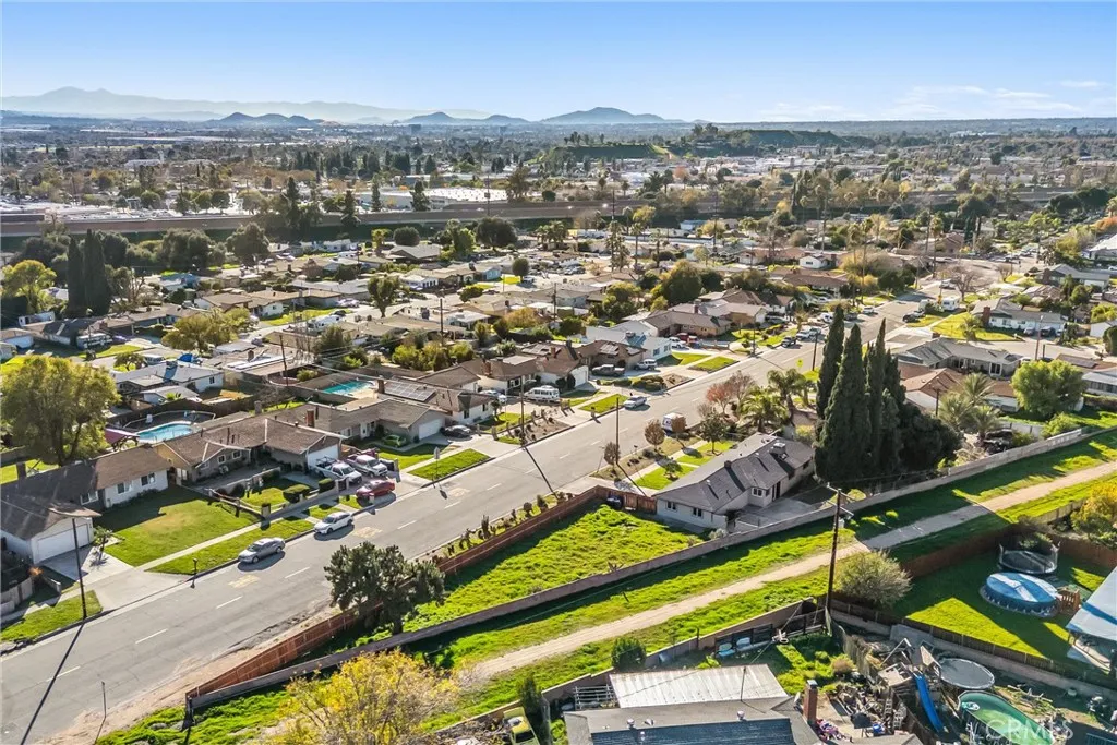 25820 Date Street E, San Bernardino, California 92404 home-pic-46
