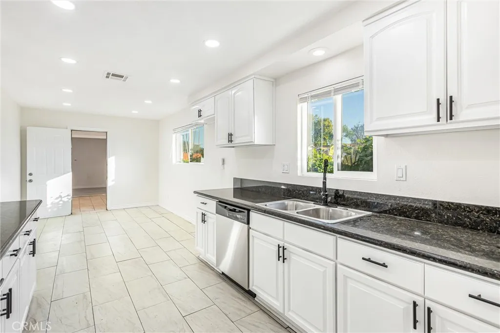 25820 Date Street E, San Bernardino, California 92404 home-pic-15
