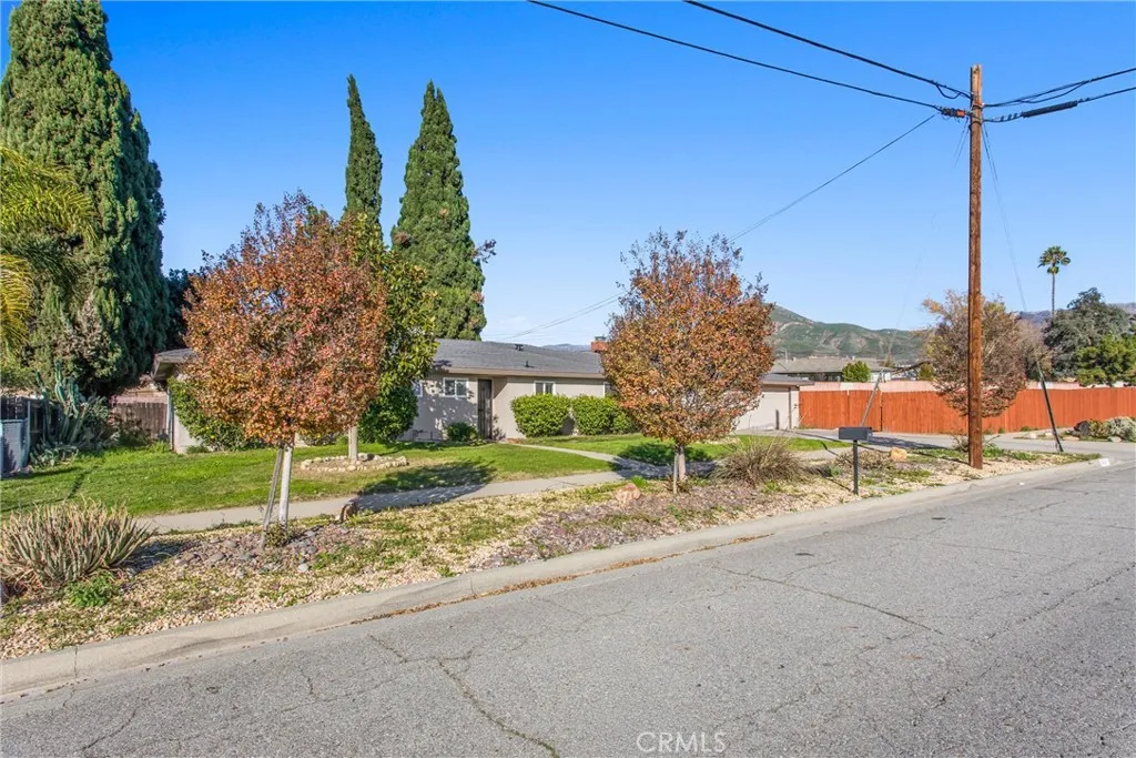 25820 Date Street E, San Bernardino, California 92404 home-pic-3