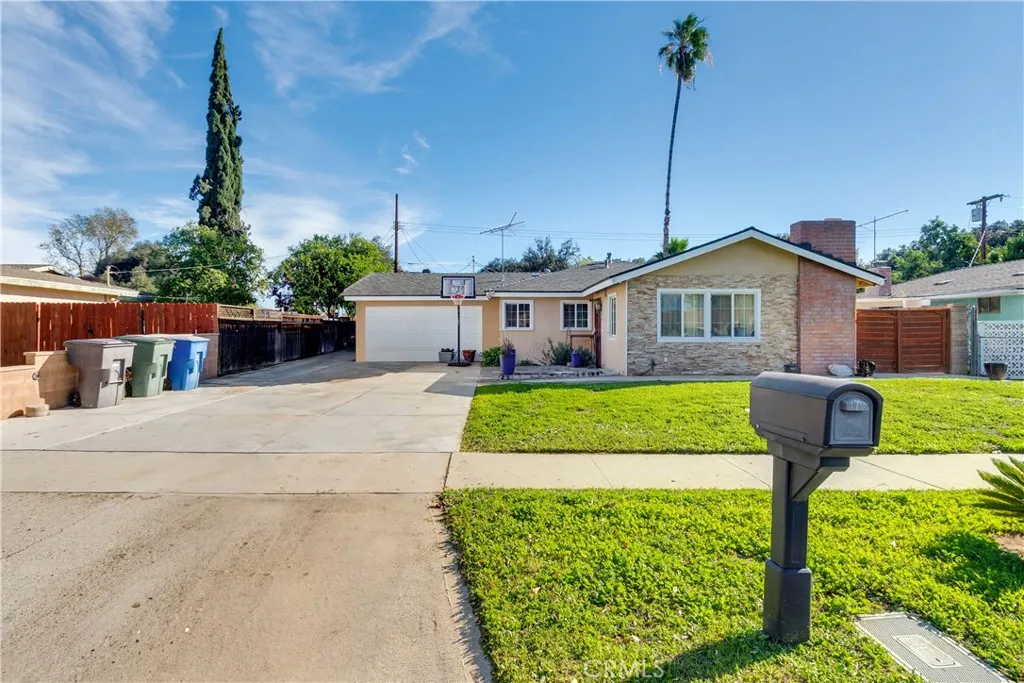 8738 San Vicente, Riverside, California 92503 home-pic-1