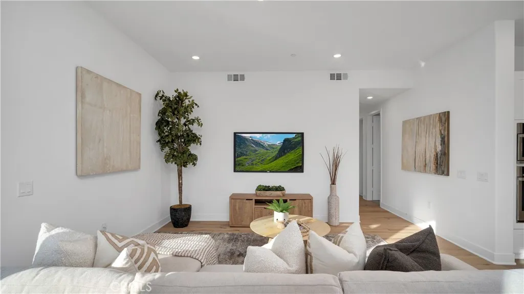 113 Junco, Irvine, California 92618 home-pic-9