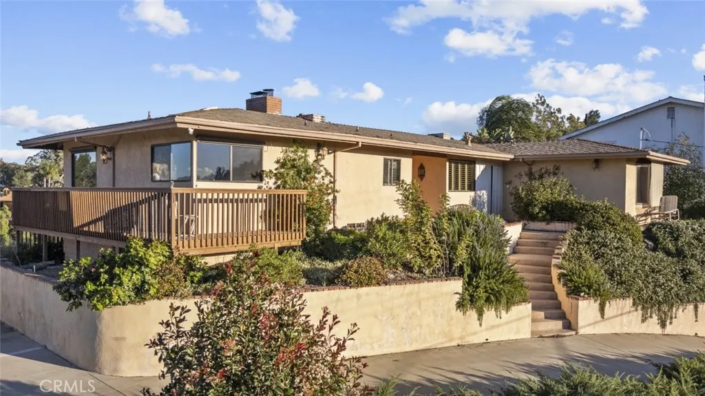 5120 Escobedo Drive, Woodland Hills, California 91364 home-pic-1