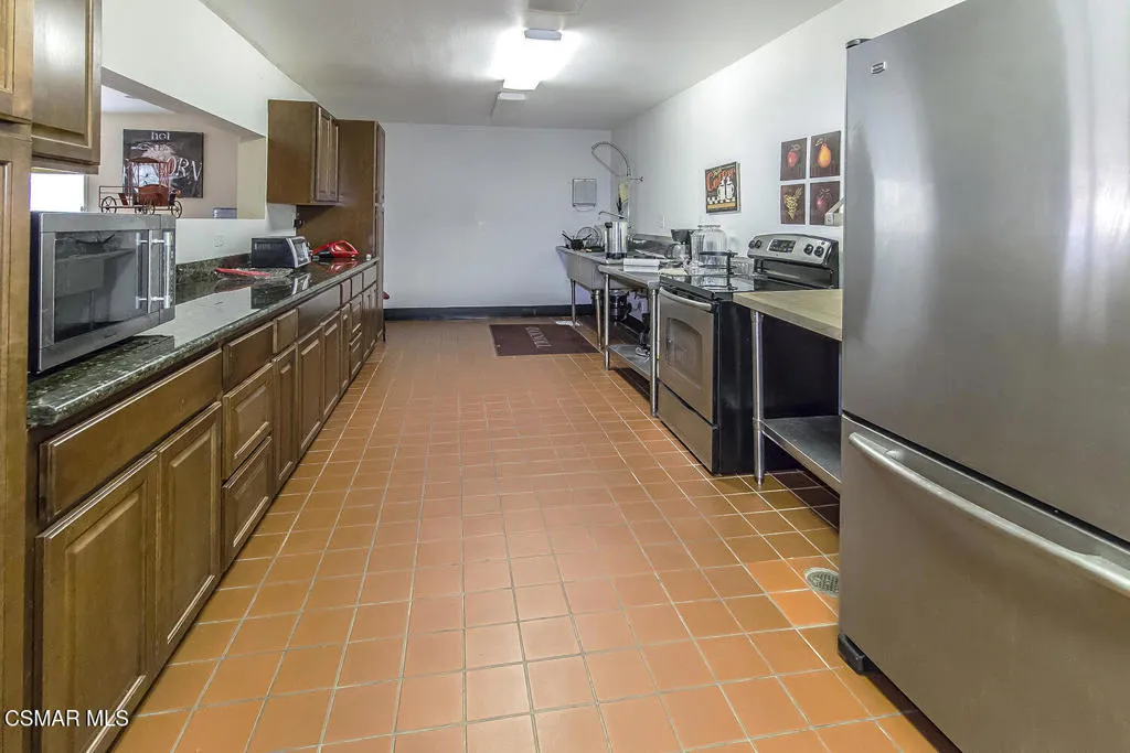 291 Sequoia Court 25, Thousand Oaks, California 91360 home-pic-33