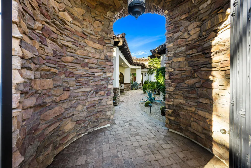 52465 Via Dona, La Quinta, California 92253 home-pic-5
