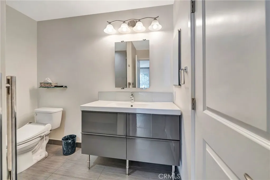 5700 Etiwanda Avenue 280, Tarzana, California 91356 home-pic-16