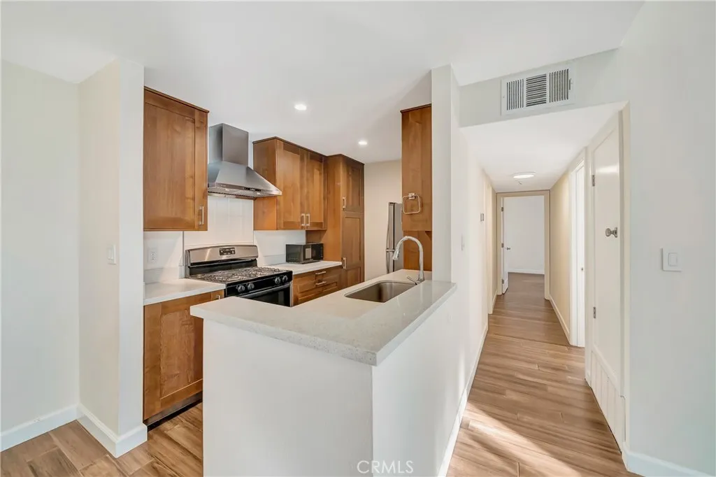 5700 Etiwanda Avenue 280, Tarzana, California 91356 home-pic-8