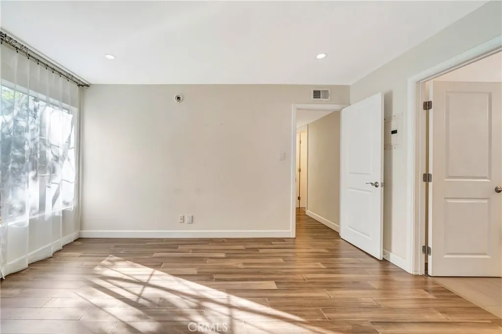 5700 Etiwanda Avenue 280, Tarzana, California 91356 home-pic-11