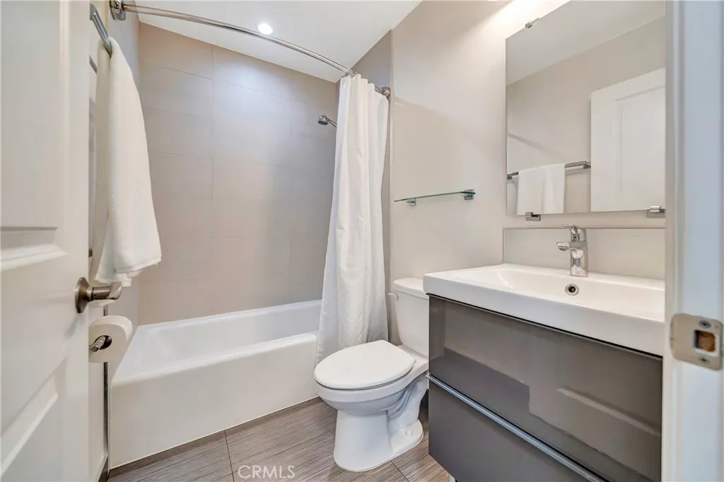 5700 Etiwanda Avenue 280, Tarzana, California 91356 home-pic-23
