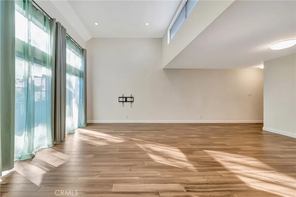 5700 Etiwanda Avenue 280, Tarzana, California 91356 home-pic-2