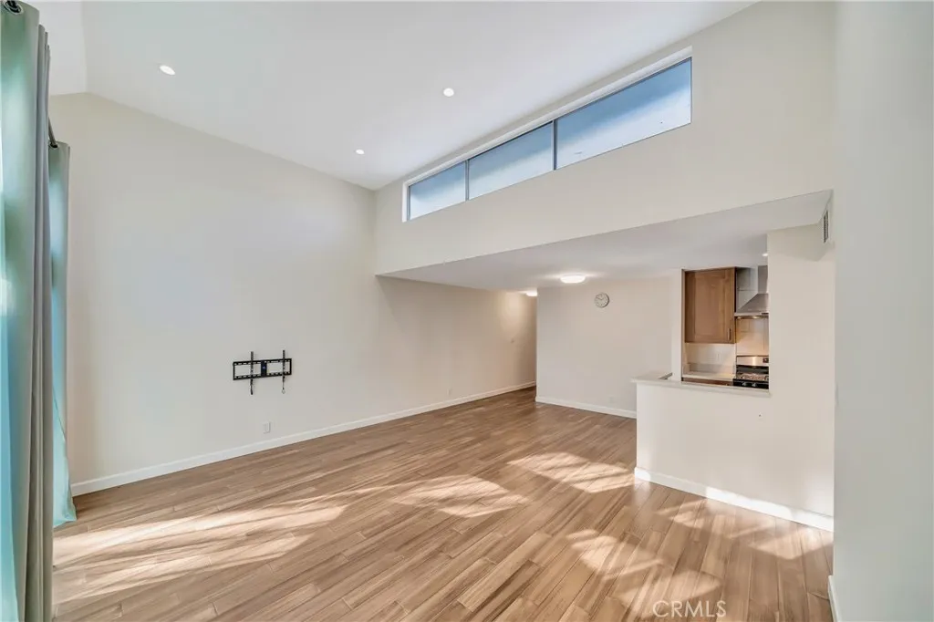 5700 Etiwanda Avenue 280, Tarzana, California 91356 home-pic-3