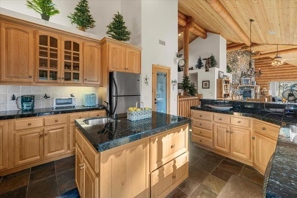 42279 Castle Crag Road, Big Bear, California 92315 home-pic-22