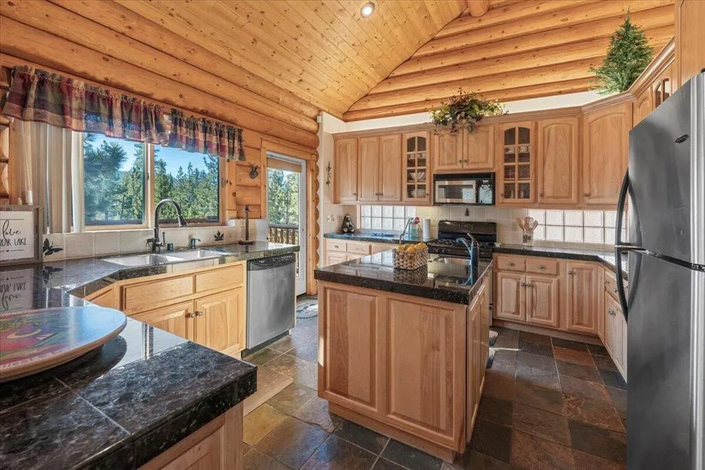 42279 Castle Crag Road, Big Bear, California 92315 home-pic-20