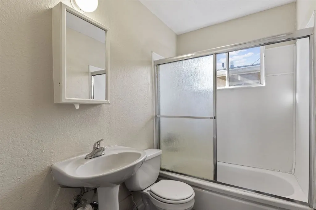 128 Catron Dr, Oakland, California 94603 home-pic-16