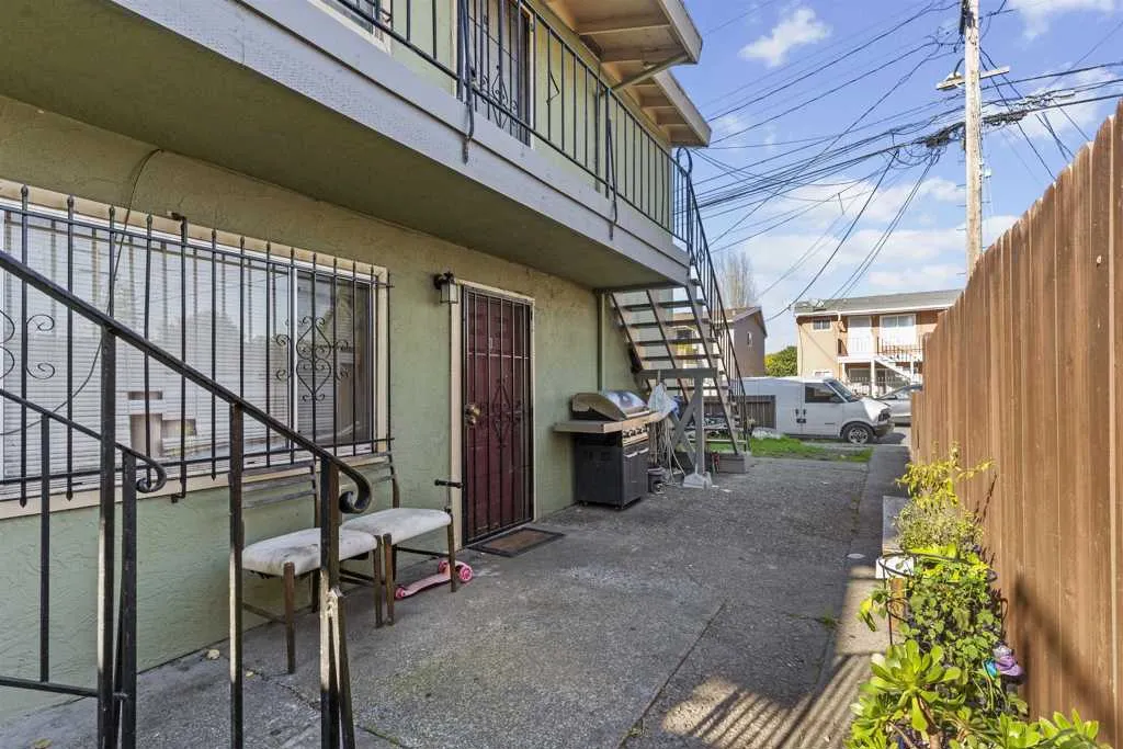 128 Catron Dr, Oakland, California 94603 home-pic-17