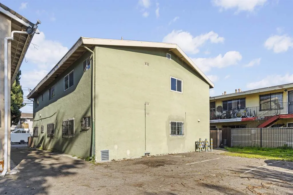 128 Catron Dr, Oakland, California 94603 home-pic-21
