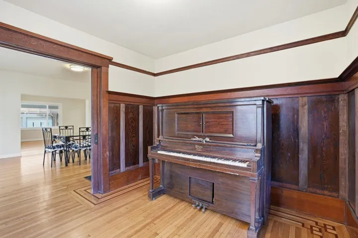 604 56th St, Oakland, California 94609