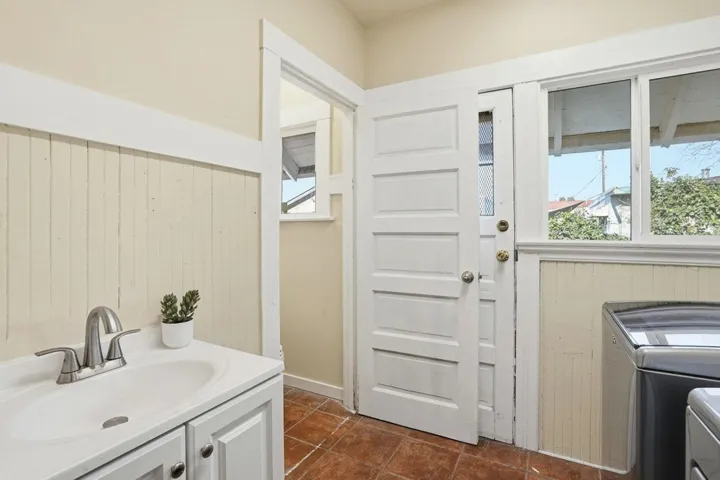 604 56th St, Oakland, California 94609