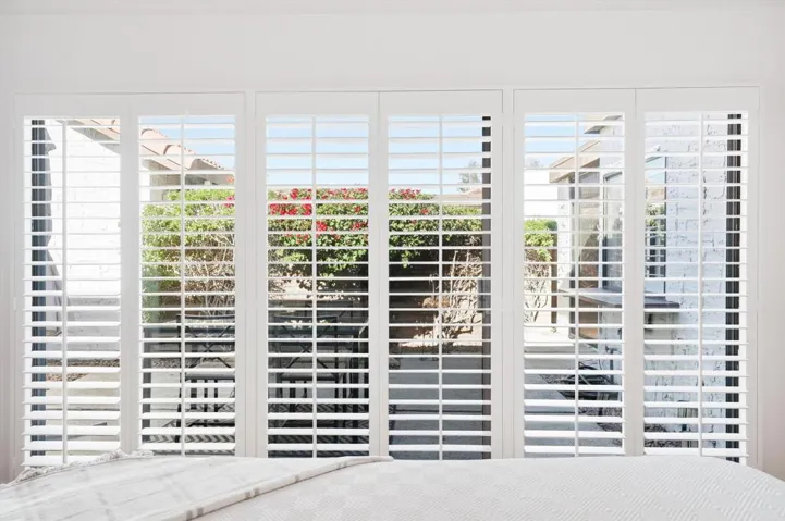 29-2367 S Gene Autry Trail B-28