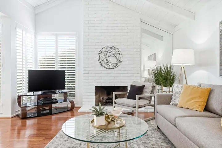 11-2367 S Gene Autry Trail B-10