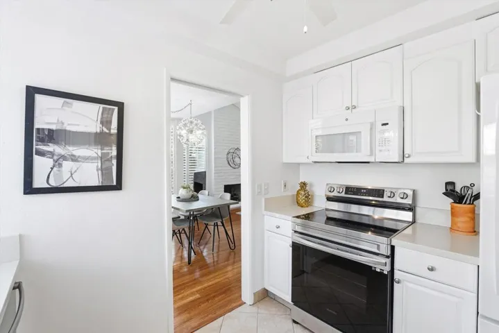 23-2367 S Gene Autry Trail B-22