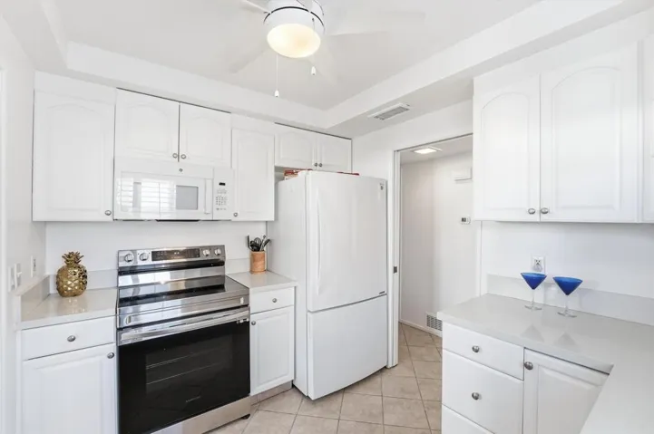 22-2367 S Gene Autry Trail B-21