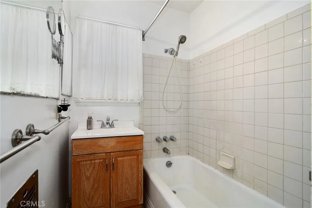 22716 Berdon Street, Woodland Hills, California 91367 home-pic-8