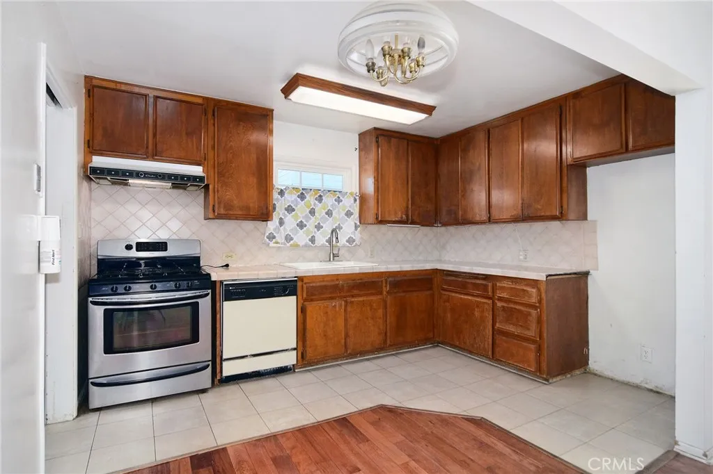 22716 Berdon Street, Woodland Hills, California 91367 home-pic-5