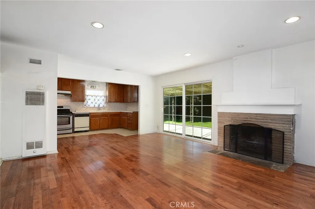 22716 Berdon Street, Woodland Hills, California 91367 home-pic-3